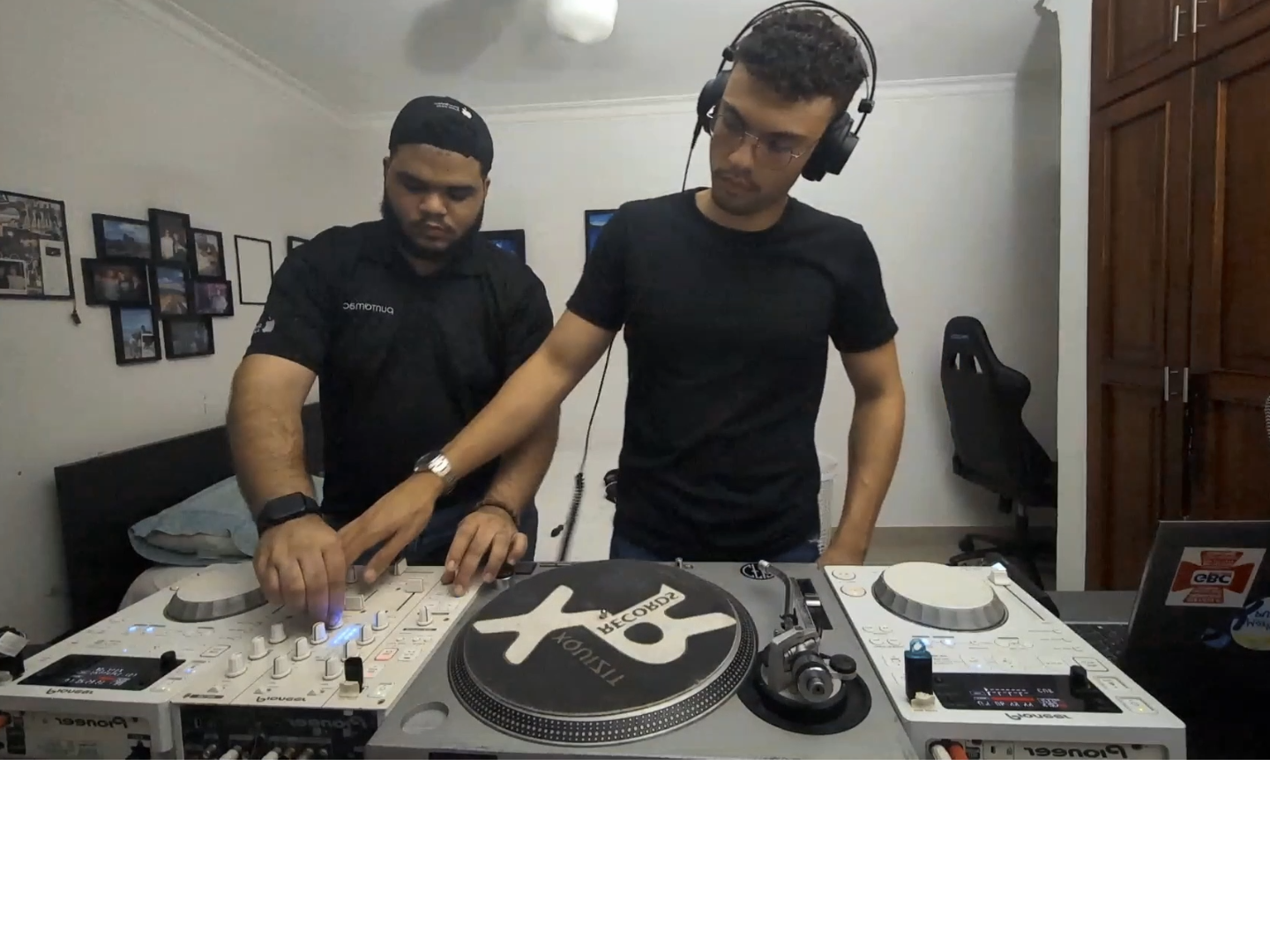 INDCAST001 – SINTONÍA 98